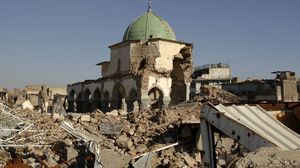 في صيف 2014 اجتاح تنظيم الدولة مدينة الموصل ونسفوا بعد ذلك مسجدا فوق تلة أعلى ما يعتبر قبرا للنبي يونس- جيتي 