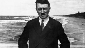 إندبندنت: هتلر مات بعدما أطلق الرصاص على نفسه في قبو في 1945- جيتي
