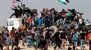 انطلقت مسيرات العودة وكسر الحصار الشعبية في قطاع غزة يوم 30 آذار/ مارس الماضي- جيتي