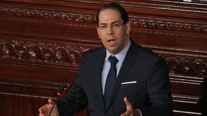 قال رئيس الوزراء التونسي، يوسف الشاهد، إن "الحكومات المنبثقة عن شرعية برلمانية واضحة لا تسعى إلى الانقلابات"- جيتي