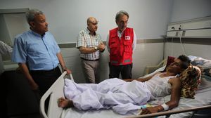 خلّف قمع الاحتلال لمسيرات العودة آلاف الجرحى وسط وضع مترد للقطاع الصحي بغزة- جيتي 