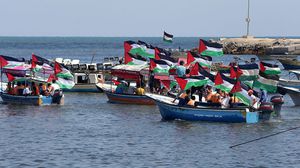 تتعمد بحرية الاحتلال يوميا التنغيص على الصيادين وتمنعهم من ممارسة مهنة الصيد في بحر غزة- جيتي