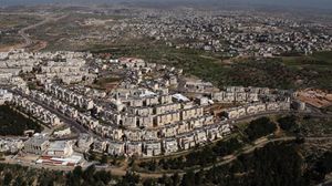 جاء التقرير تحت عنوان "تمويل الانتهاكات: المصارف الإسرائيلية في مستوطنات الضفة الغربية"، ويتضمن تفاصيل أبحاث جديدة في مجال الأنشطة المصرفية في المستوطنات- جيتي 