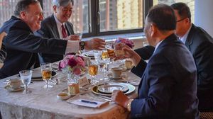 عشاء خاص جمع الوفد الكوري الشمالي بوزير الخارجية الأمريكي- الحساب الرسمي لبومبيو على "تويتر"