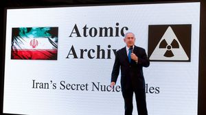 نتنياهو استعرض بداية أيار/مايو الجاري ما قال إنها أدلة على استئناف طهران نشاطها النووي- جيتي 