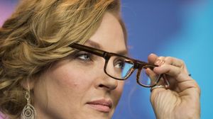 ذكرت الدراسة أن النظارة الأنسب للوجه المستدير هي النظارة المستطيلة ذات الزوايا- جيتي 