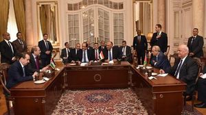 حضر اللقاء كل من وزراء خارجية مصر والأردن وأمين سر اللجنة التنفيذية لمنظمة التحرير الفلسطينية، بمشاركة رؤساء اجهزة مخابرات الدول الثلاث- غوغل