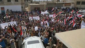 نظم عشرات المتظاهرين اليمنيين بجزيرة سقطرى مسيرات احتجاجية للمطالبة بخروج قوات الإمارات من الجزيرة