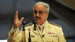 خليفة حفتر يشن حملة عسكرية على طرابلس الليبية التي تقع تحت سيطرة حكومة الوفاق- جيتي
