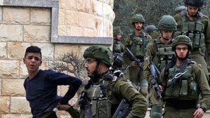 اعتقلت قوات الاحتلال الإسرائيلي 10 فلسطينيين من مدينة القدس بينهم ثلاثة أشقاء- جيتي