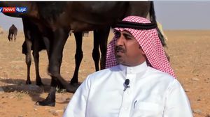كرر المذيع عدة أسئلة على ضيفه ليغير الأخير أجوبته الأولى- قناة سكاي نيوز العربية