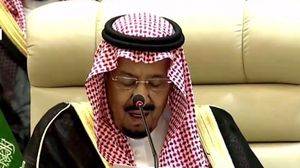 العاهل السعودي خلال افتتاح قمة مكة الطارئة- تويتر