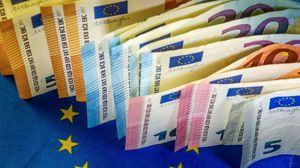 البنك المركزي الأوروبي يعتزم  تغيير تصميم أوراق اليورو النقدية - جيتي 