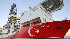 في 20 تموز/ يوليو الماضي بدأت سفينة الفاتح التركية أول عملية تنقيب لها في حقل "تونا-1" - الأناضول