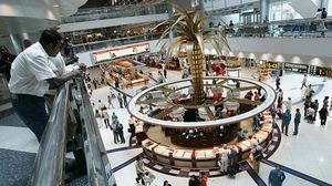 أعداد المسافرين عبر مطار دبي الدولي انخفضت بنسبة 58.3 بالمئة خلال الربع الأول من العام الجاري- جيتي