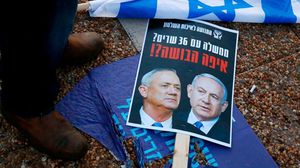 شارك عشرات الإسرائيليين في التظاهرة أمام مقر رئاسة الحكومة في مدينة القدس المحتلة- جيتي