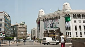 توقعت الحكومة الجزائرية تراجع احتياطياتها من النقد الأجنبي إلى 44.2 مليار دولار بنهاية 2020- جيتي 