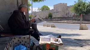 يبيع مصباح شبانة الجرائد في القدس منذ 72 عاما- فيسبوك