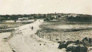 مدخل قرية أبوشوشة الفلسطينية التي دمرها الاحتلال الإسرائيلي عام 48 وبقيت مجهولة- (أرشيف)