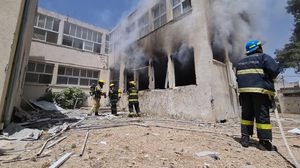 أحد المباني التي أصابها صاروخ من غزة تعرض لدمار كامل- إعلام عبري