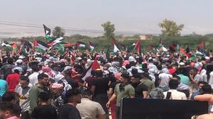 هتف المتظاهرون ضد العدوان الإسرائيلي على قطاع غزة والقدس المحتلة والضفة الغربية منددين بالانتهاكات الإسرائيلية- قناة المملكة