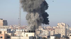 اعتداءات إسرائيل على قطاع غزة تنذر ببوادر كارثة إنسانية بدأت تطال كافة مناحي الحياة- (الأناضول)