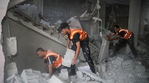 طواقم الدفاع المدني ومنذ بداية العدوان الإسرائيلي على غزة قبل 9 أيام لم يناموا إلا سويعات قليلة- الموقع الرسمي