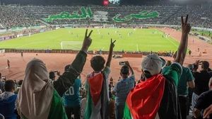 ويشار أن الجماهير المغربية دائما ما تعبر عن دعمها وتضامنها مع الشعب الفلسطيني- أ ف ب