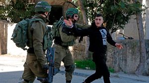طالت اعتقالات الاحتلال 10 فلسطينيين من الخليل منهم 9 أسرى محررين- جيتي