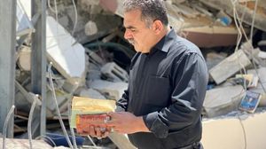 عشرات آلاف الكتب تناثرت بين الركام ودفنت في باطن الأرض بفعل القنابل الإسرائيلية الضخمة- عربي21