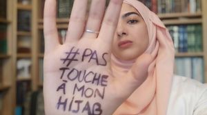 لا تزال فرنسا تحارب حجاب المسلمات في تشريعاتها- تويتر