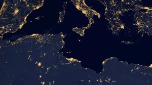 عمدت وكالة ناسا على التقاط صور ليلية لمنطقة الشرق الأوسط وإبراز جمالية الأضواء فيها حيث غابت عنها الحدود السياسية- ناسا