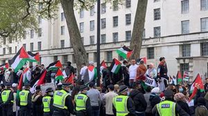 تظاهر العشرات أمام مبنى الحكومة البريطانية دعما لأهالي القدس- عربي21