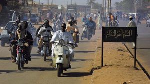 أفراد العصابات داهموا القرية على متن دراجات نارية- جيتي