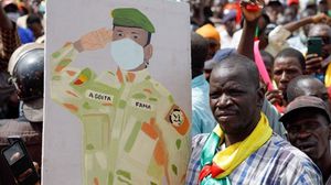 مؤيدون للمجلس العسكري الحاكم في تظاهرة بالعاصمة باماكو- جيتي