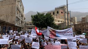 ندد المحتجون باستمرار الحصار والتقاعس الأممي في تنفيذ بنود الهدنة المعلنة- عربي21