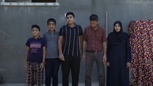 لقطة من الفيلم لعائلة بغزة فقدت أبناءها- يوتيوب