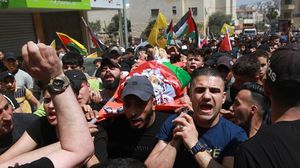 شيّع الفلسطينيون الأربعاء بمدينة نابلس الشهيد غيث- الأناضول