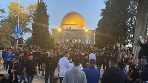 الفلسطينيون تحدوا قيود الاحتلال ووصلوا بمئات الآلاف إلى الأقصى لصلاة العيد- عربي21