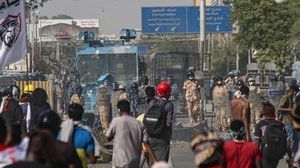 خرج آلاف المتظاهرين في مدن الخرطوم للمطالبة بعودة الحكم المدني الديمقراطي- الأناضول
