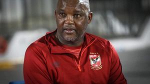 دافع المدرب الجنوب أفريقي عن اختياراته للتشكيلة الأساسية في لقاء الوداد- أرشيف