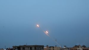 لقطات لصواريخ من غزة تستهدف مواقع الاحتلال- عربي21