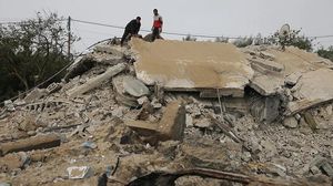 تواصل الغارات الإسرائيلية على غزة وإطلاق صواريخ تجاه المستوطنات (الأناضول)