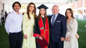 حضر الملك والملكة حفل تخرج الأميرة سلمى من الجامعة الأمريكية- صفحة الملكة رانيا