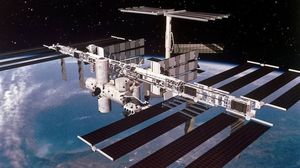 وتنقسم محطة الفضاء الدولية إلى قسمين أمريكي وروسي - ناسا