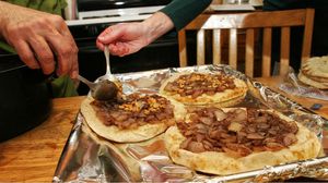 لا يزال الفلسطينيون يتمسكون بمطبخهم التقليدي - جيتي