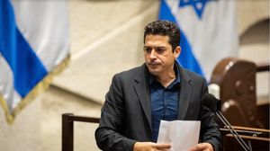 قال أعضاء البرلمان إن الوزير وحكومته الإسرائيلية يهتمون بتطوير العلاقات مع اليمين المتطرف- تويتر