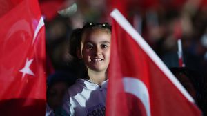 أعرب مئات اللاجئين السوريين عن فرحهم بانتصار أردوغان على زعيم المعارضة - الأناضول