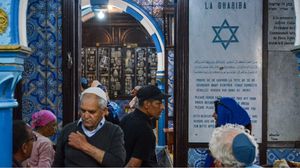 كان الآلاف من أفراد الجاليات اليهودية من جميع أنحاء العالم شرعوا بالتوافد على كنيس "الغريبة"- جيتي