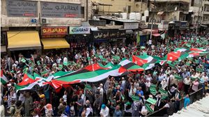 هتف المشاركون باللغة الإنجليزية "Free Free Palestine" و"Occupation is a crime"- عربي21